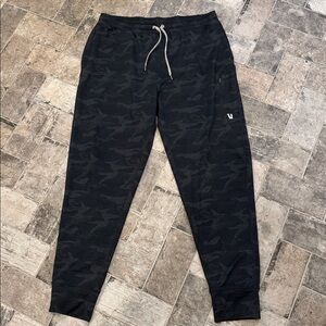 Vuori Sunday Performance Jogger in camo